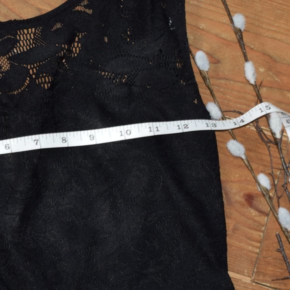 Cute lace and chiffon dress - Picture 5 of 8